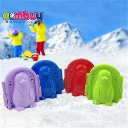 CB916122 - Small penguin snow model